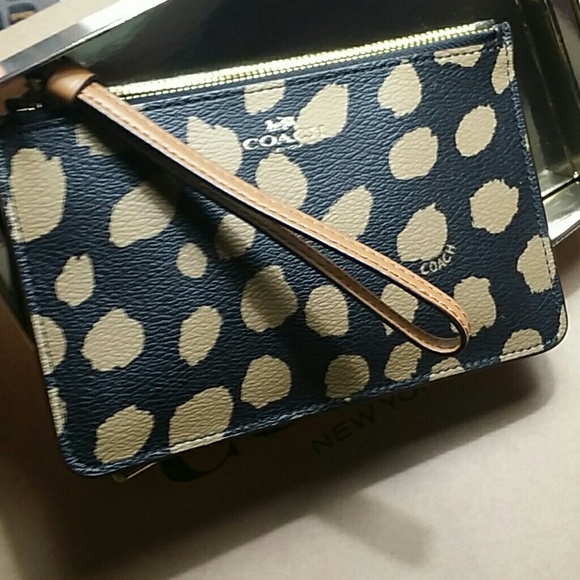 🌷COACH BOXED WRISTLET🌷🌷 - Picture 6 of 8